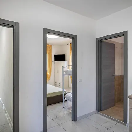 Residenza Maja 4 アパート